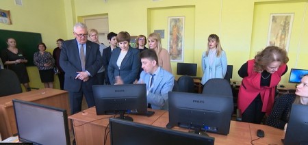 Министр образования и председатель отраслевого профсоюза в гостях в сш№64