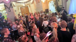  "Верный друг на звёздной ёлке" 